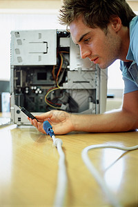 科技守護者 商務(wù)精英背后的計算機及辦公設(shè)備維修專家